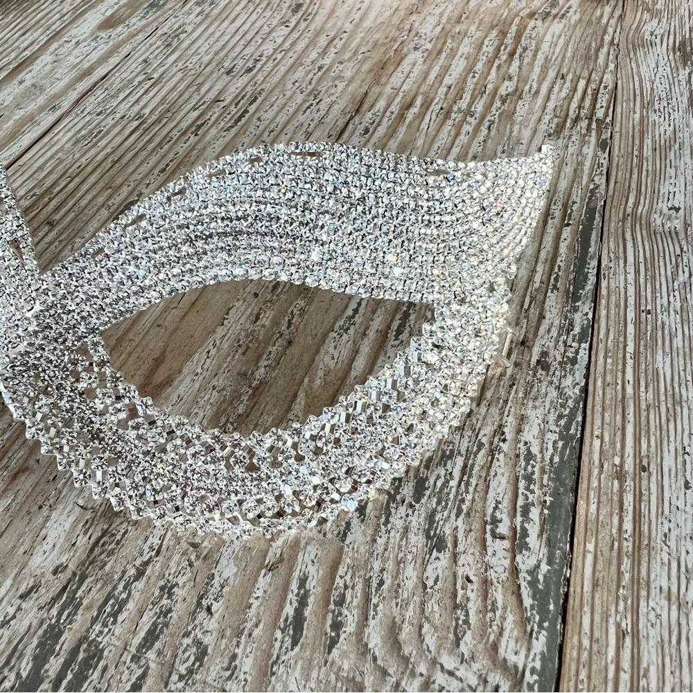 ARRIBAS BROTHERS DISNEY DISNEYLAND AUSTRIAN CRYSTAL MASQUERADE MASK - Picture 2 of 9